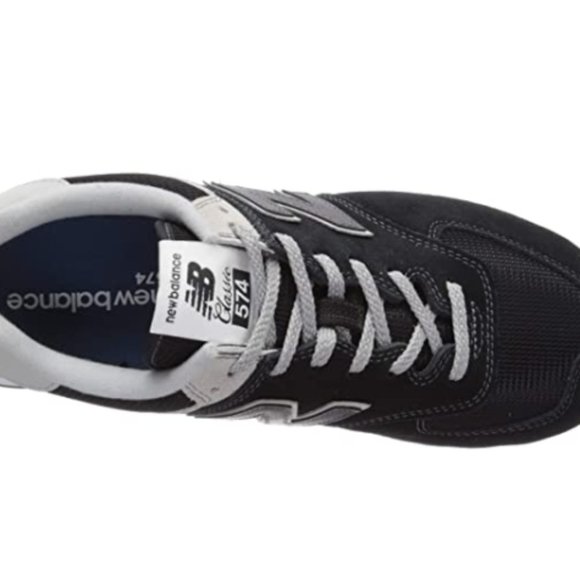 Men\'s sports shoes black